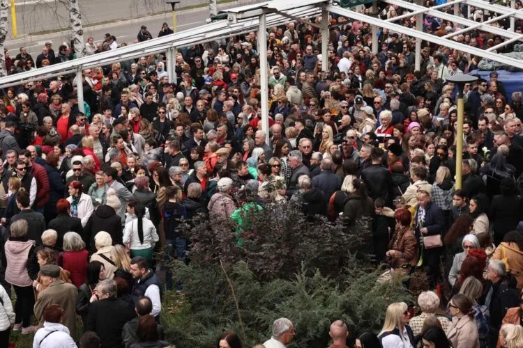 Tisuće ljudi na prosvjedima u Tuzli: Traže ostavke nakon brutalnog ubojstva Amre Kahrimanović