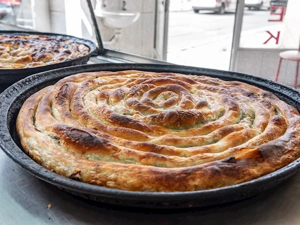 Ne, nije šala: Bosanac u Beogradu ušao u pekaru i tražio burek. Izbio je rat na društvenim mrežama
