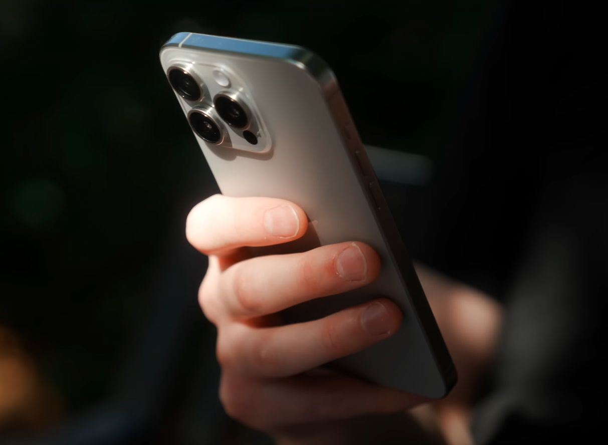 Ocjene zadovoljstva kupaca za iPhone 15 Pro i 15 Pro Max nastavljaju da opadaju