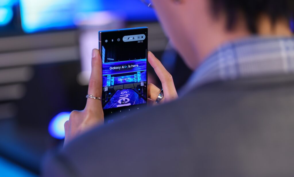 tse trying out s24 devices 4