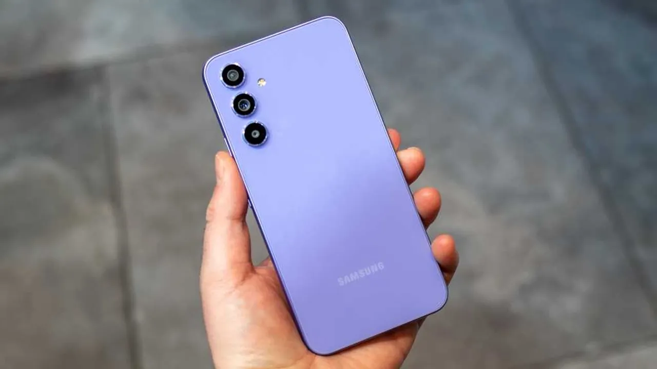 Samsung Galaxy A54 5G vs. Samsung Galaxy A55 5G: isplati li se nadograditi na novi "mid-rendžer"? galaxy a55 5g