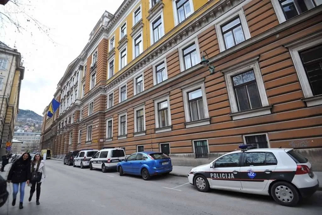 ALIJI DELIMUSTAFIĆU UTVRĐENA POVREDA PRAVA NA SLOBODU KRETANJA
