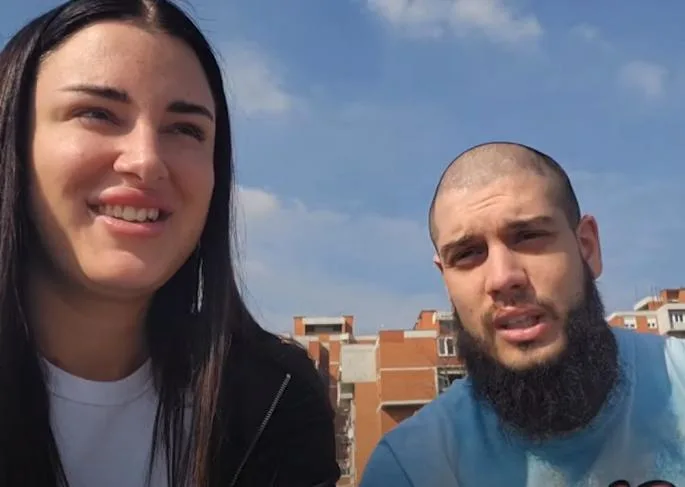 “Jovana je odlučila da bude POKRIVENA” – Dejan se pripremio za Ramazan: Snimio svoj IFTAR i otišao po Kur’an