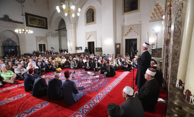 Reisul-ulema: U ovoj blagoslovljenoj noći pozivam da se vratimo Pravom putu