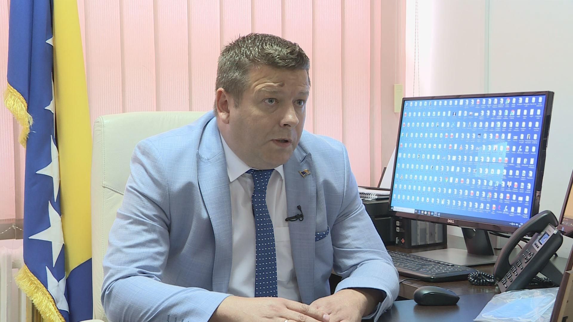 OTAC TINEJDŽERA KOJEG JE, GOTOVO NASMRT PRETUKAO ALEN PLEH: DJECU NAM JE UNAKAZIO