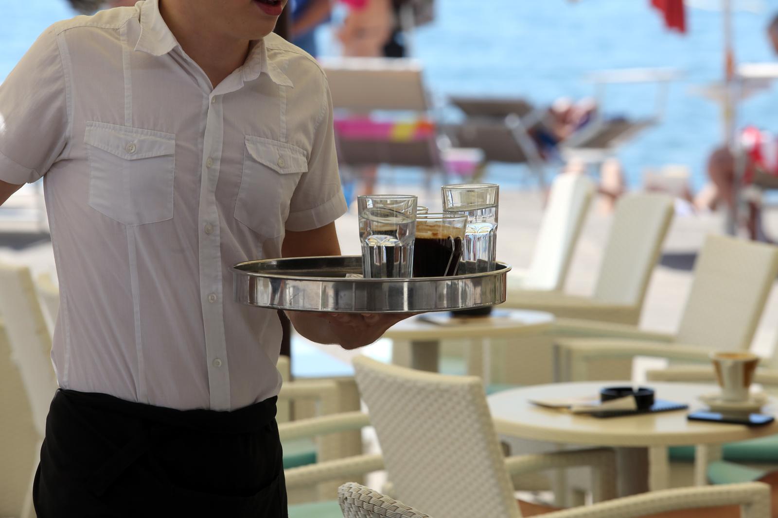 UGOSTITELJI NA JADRANU IMAJU VELIKA OČEKIVANJA OD TURISTIČKE SEZONE, ALI IH MUČE STARI PROBLEMI