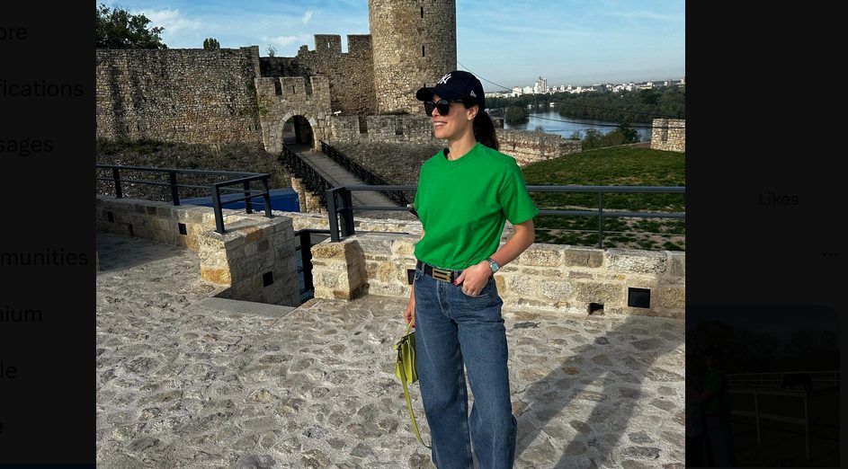 Ana Ivanović prošetala Kalemegdanom s torbom od 300.000 dinara: Boja je hit sezone