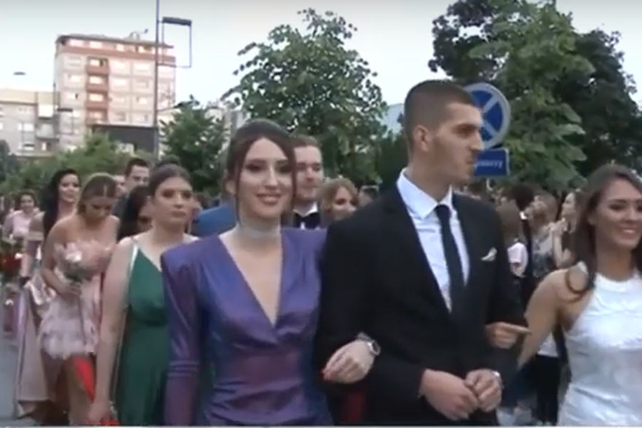 CIJENE LETE U NEBO: Drastično poskupjele mature i maturske ekskurzije, samo odijelo košta…