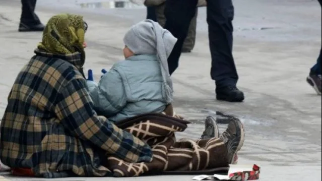 POLICIJA ĆE KAŽNJAVATI GRAĐANE KOJI DAJU NOVAC PROSJACIMA NA ULICI