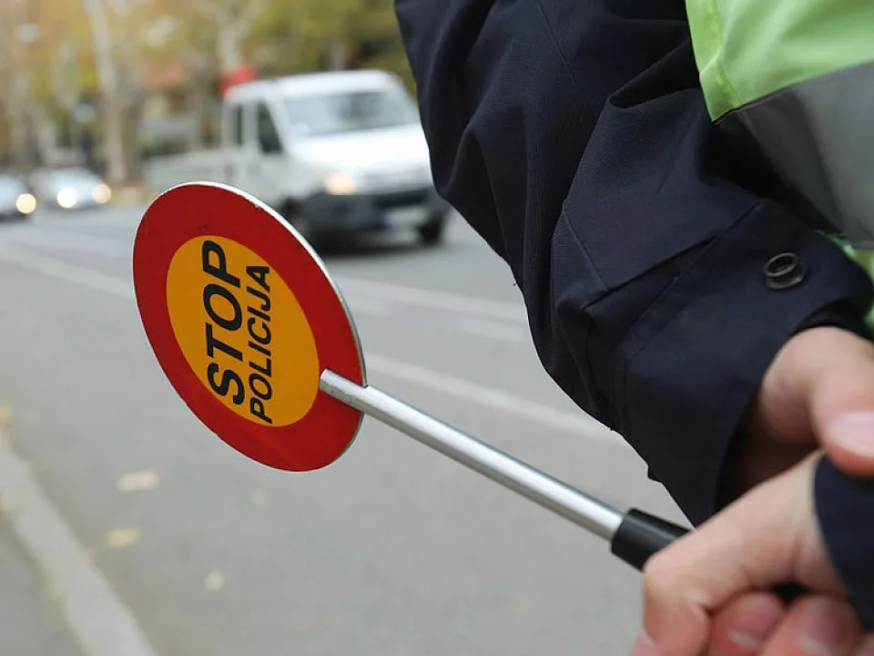POLICIJA U SARAJEVU ODUZELA AUTO ZBOG DUGA OD ČAK 53.780 KM!