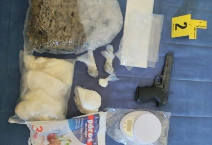 PRONAĐENI AMFETAMIN, MARIHUANA, ORUŽJE: OVO SU DETALJI AKCIJE U SARAJEVU