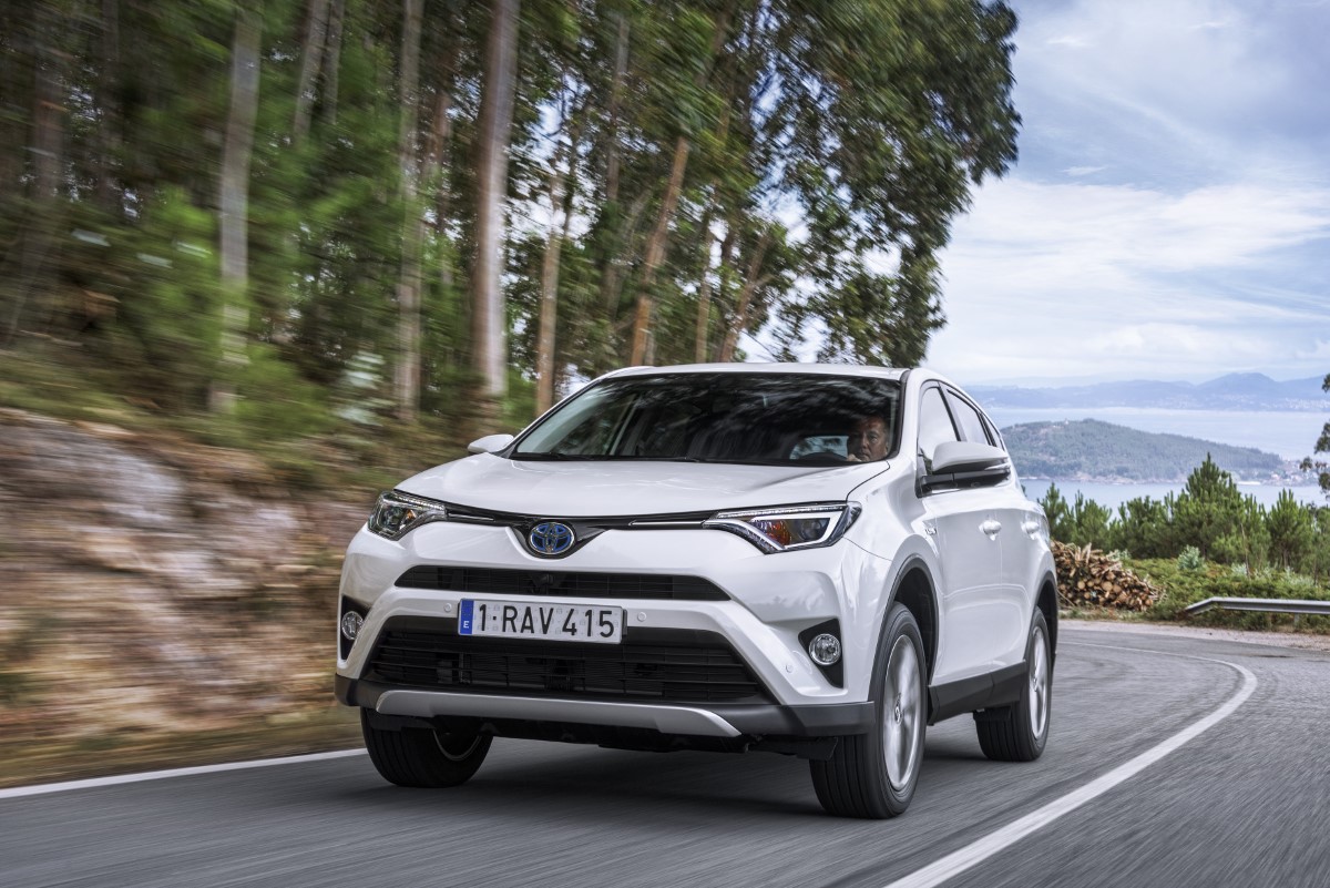 30 godina revolucionarnog RAV4 – Poslovne novine obilježavajući trodeceniju revolucionarnog RAV4 modela – Poslovne novine