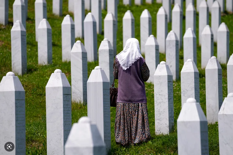 DA LI ĆE CRNA GORA POSTATI SPONZOR REZOLUCIJE O SREBRENICI: EVO OD KOGA JOJ JE STIGAO POZIV