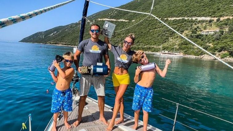 Založili kuću i kupili jahtu na kojoj žive: “Dali smo otkaz da bismo uživali s djecom”