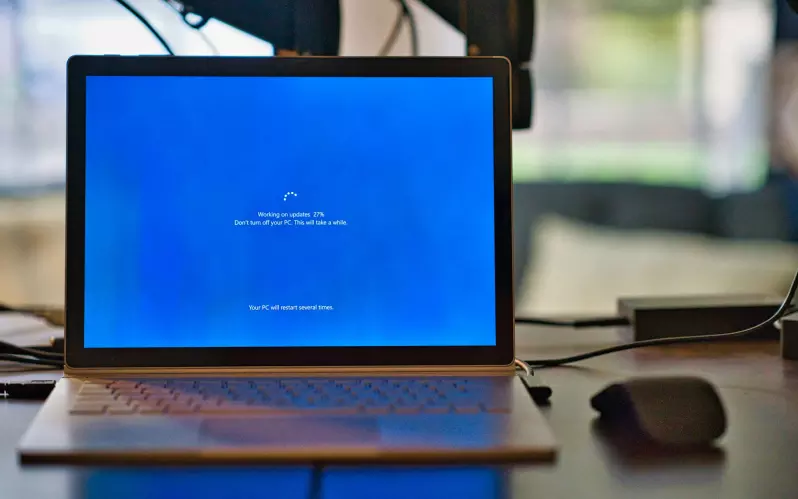 Microsoft motiviše korisnike novom uporednom tabelom Windows 10 i 11 na bosanskom jeziku.