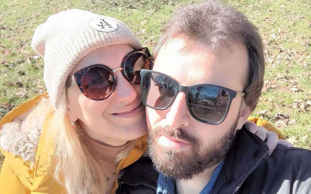 Suprugovu mrtvu tijelo držao u stanu dane i objavljivao ljubavne statuse o njihovoj sreći