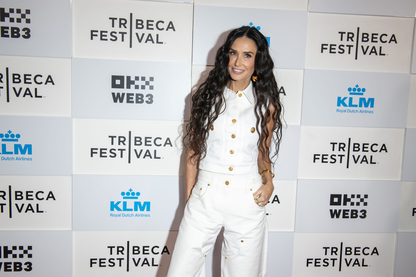 Demi Moore nosi jedine tenisice koje su dostojne crvenog tepiha: Zlatni detalj je spektakl.