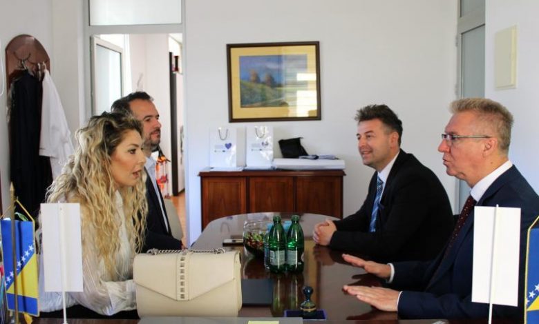 Potpisan sporazum o saradnji Ministarke Mesihović i ministra Kalamujića s Farmaceutskim fakultetom: Usavršavanje mladih istraživača i modernizacija laboratorijske infrastrukture