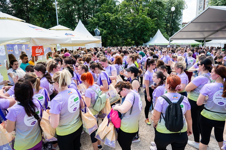 Skoro 3.000 učesnica trčalo 7. dm utrku – Poslovne novine