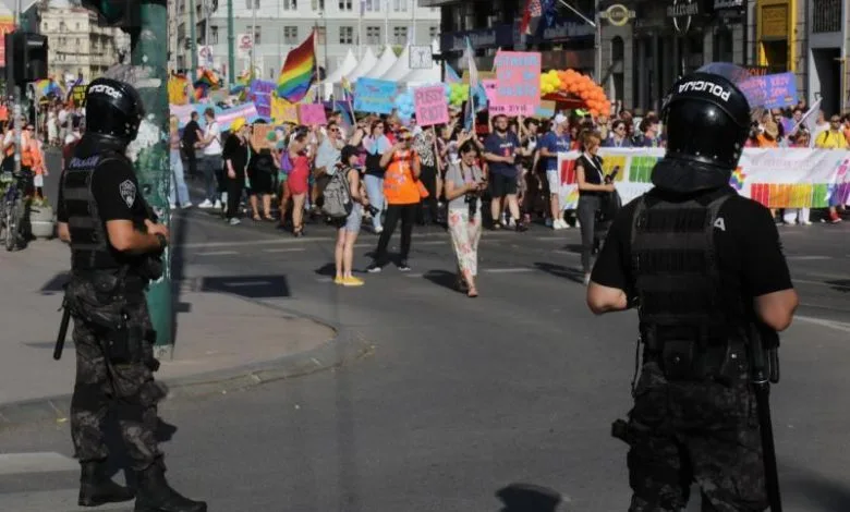 Zbog održavanja Povorke ponosa, sutra će doći do izmjene režima saobraćaja u centralnim gradskim ulicama.