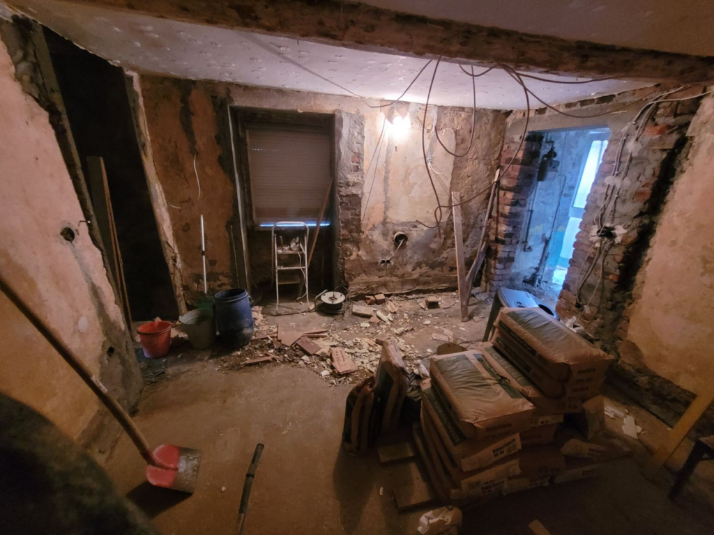 Foto-video: Bosanac kupio kuću u Njemačkoj za 3.500 eura i u njoj otkrio blago! - flash.ba foto-video: Bosanac kupio kuću u Njemačkoj za 3.500 eura i u njoj otkrio blago! - flash.ba