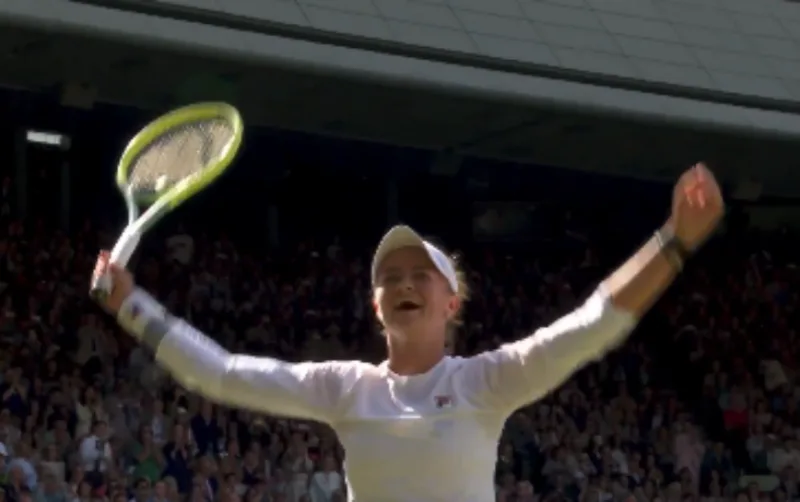 EMOTIVNA KREJČIKOVA: Sjećanje na slavnu sunarodnjakinju nakon osvajanja trofeja u Wimbledonu (VIDEO)