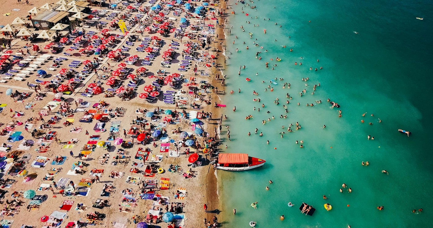 Da li ste čuli za “rumunjski Miami” – naselje u susjedstvu poznato po tirkiznom moru i nezaboravnom noćnom životu?