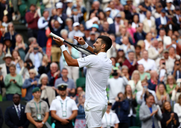 Đokoviću zvižde dok svira violinu na Wimbledonu.