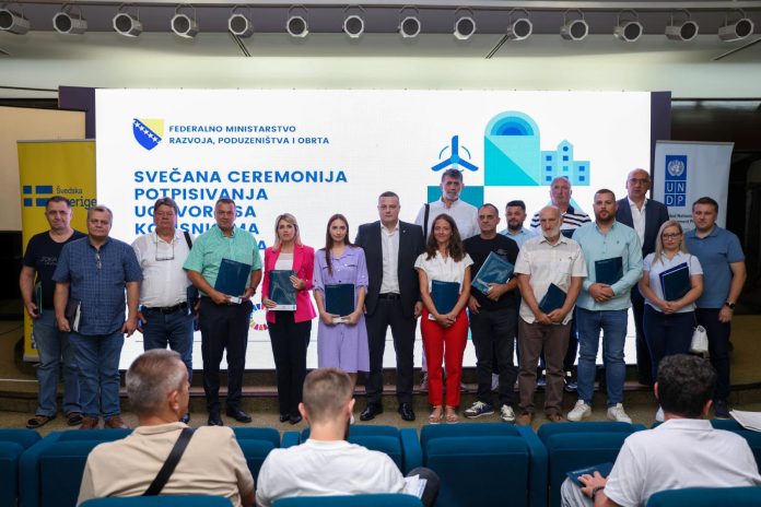 Ministar Mijatovic Potpisao Ugovore Podrska Dodijeljena Za 248 Poduzetnika Od