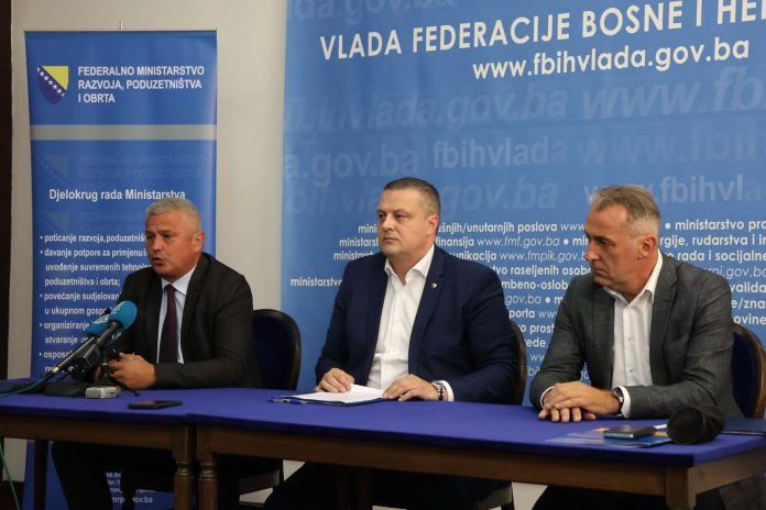 Ministar Mijatovic Potpisao Ugovore O Poticajima Komorama Vlada Fbih Povecala