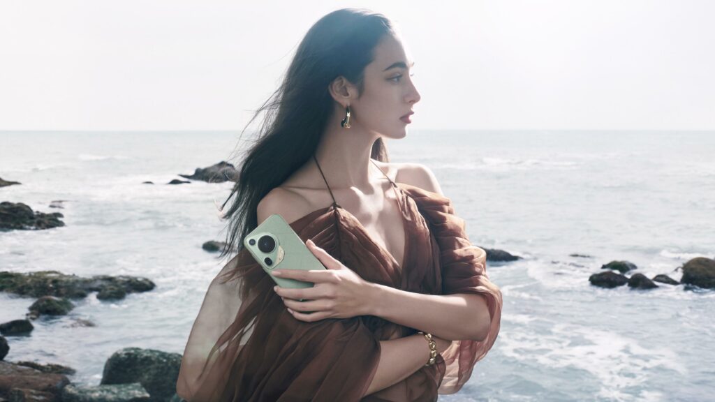 pura 70 ultra product creative lifestyle shot 4