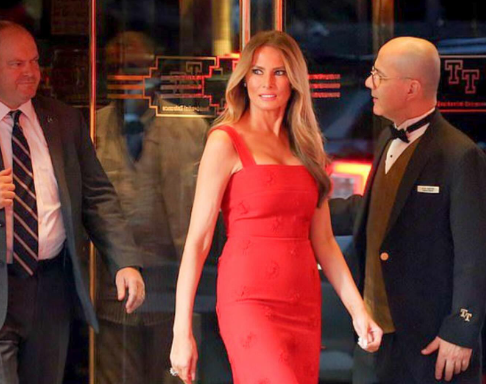 U Boji Strasti Amp Skrojena Za Zavodnice Melania Trump U