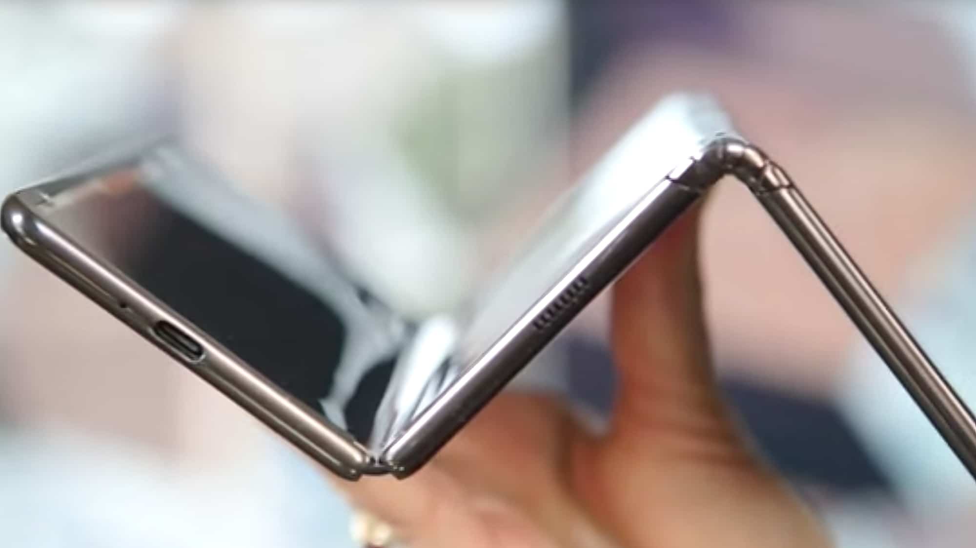Huawei slučajno otkrio trostruko sklopivi uređaj
