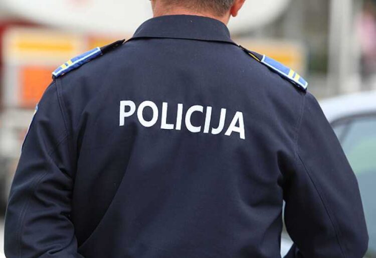 Drama u Blagaju: Mladiću skinuta majica “Red Army” nakon napada od strane šest osoba.