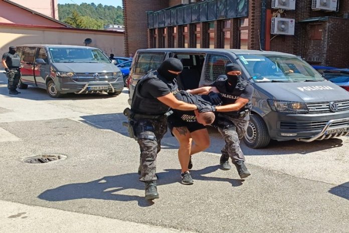 Izvrseni Pretresi Na 10 Lokacija U Tuzli I Zivinicama Uhapseno