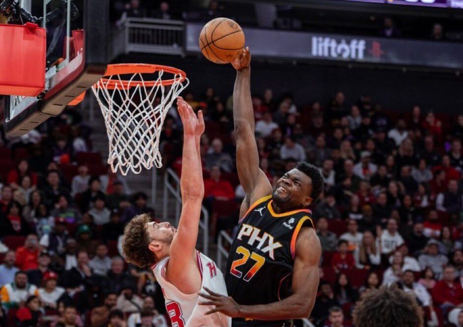 Korpulentni centar iz NBA stigao u budućnost!