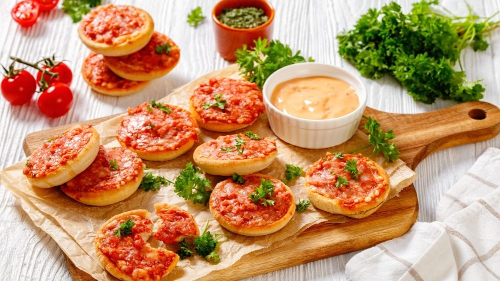Mini pizze – idealan prijedlog za ukusan doručak ili večeru koji će djeca obožavati