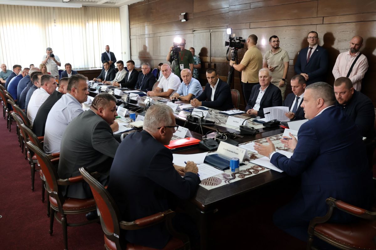 Ministar Mijatović dodijelio ugovore za dodatnih 233 korisnika poticaja – Poslovne novine