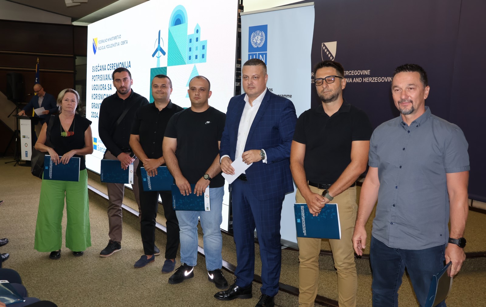 Ministar Mijatović dodijelio ugovore za još 233 korisnika poticaja – Poslovne novine