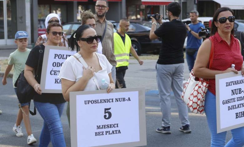 Mirna protestna šetnja zaposlenika Nacionalne i univerzitetske biblioteke BiH u Sarajevu