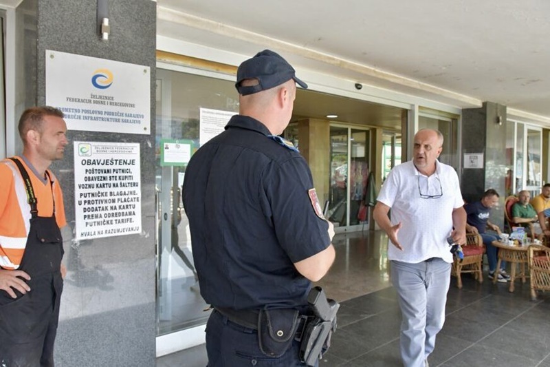 Potresni detalji samoubistva sarajevske policajke: Satima su kolege pokušavale odvratiti od nesrećnog čina