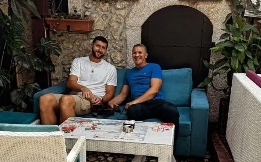 Susret legenda usred Sarajeva: Jusuf Nurkić podijelio fotografiju s Baščaršije.