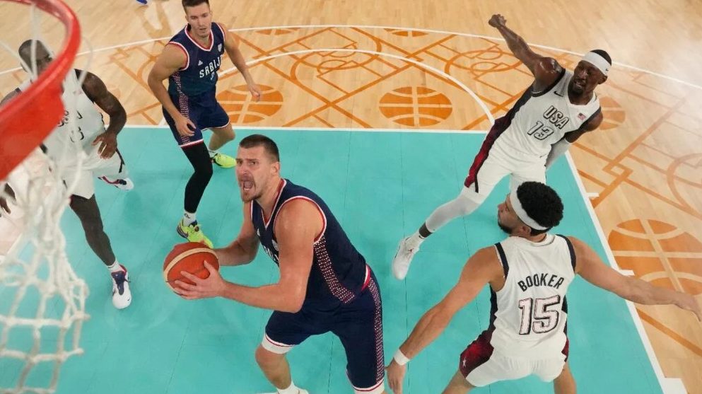 Trenutak koji niste vidjeli u prijenosu: Sudije izlaze, a evo šta rade naši košarkaši