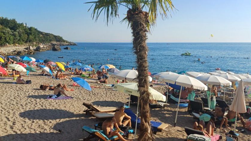 Ugostitelji se žale da turisti ne posjećuju restorane, već kupuju hranu u marketima i jedu negdje vani.