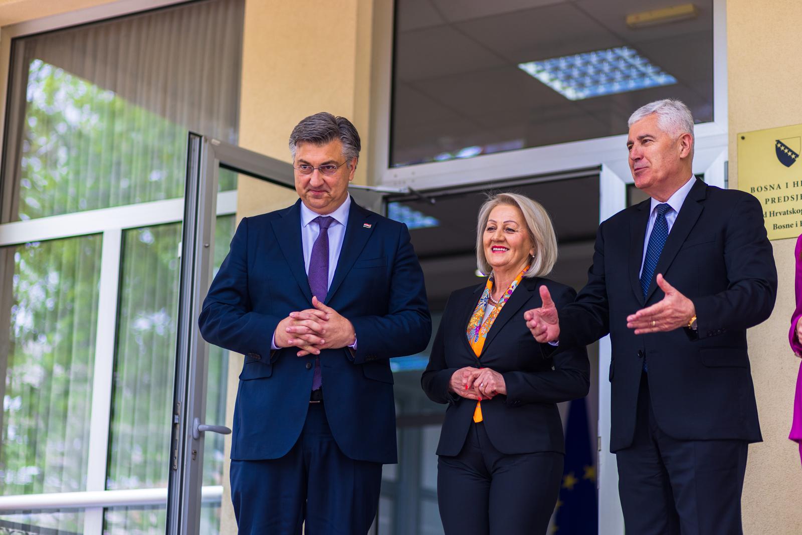 ISTRAŽILI SMO! Plenković koristi BiH za rehabilitaciju ustaške ideologije sufinancirajući groblje kod Mostara koje grade negatori Jasenovca.
