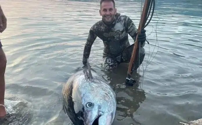 Mladi Ribar Iz Neuma Uhvatio Tunu Tesku 115 Kg Ostvaren.webp