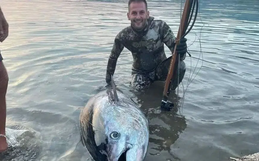 Mladi ribar iz Neuma uhvatio tunu tešku 115 kg, ostvaren ulov života