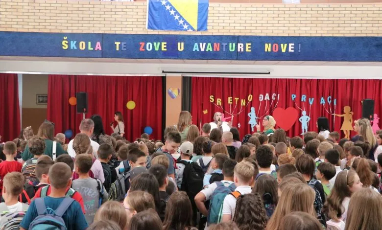 Početak nove školske godine: Ministrica Hota-Muminović posjetila vrtiće i škole, započeta izgradnja nove škole na Stupu.