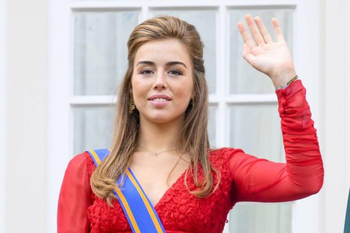 Princeza Alexia Obukla Maminu Haljinu Koja Ima 22 Godine