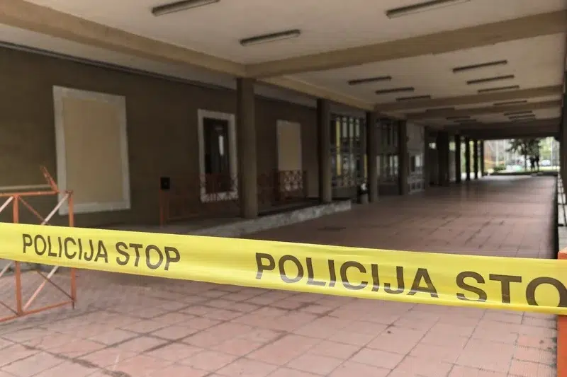 Djevojka uhapšena od strane policije u Zenici nakon dojave o postavljenoj bombi u KŠC-u